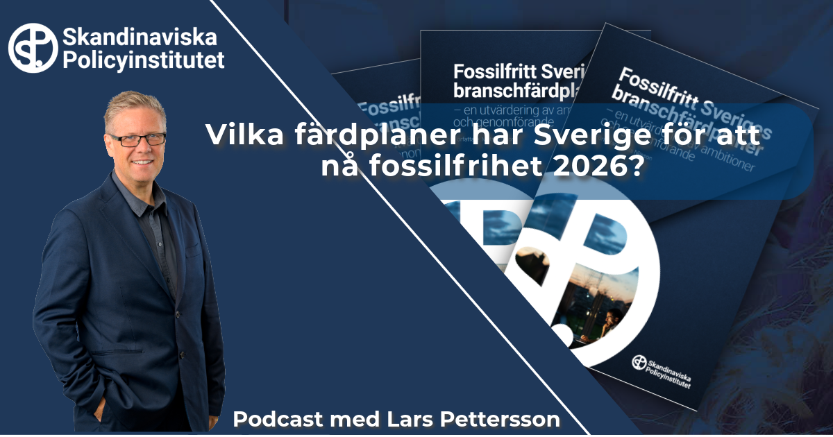 Bild i Skandinaviska Policyinstitutetsfärger med bild på VD Lars Pettersson och texten "Podcast", tillsammans med titel på podcasten.
